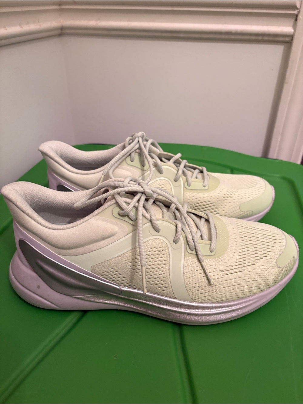 Lululemon Blissfeel Run Dewy Light Green Cream Women's Sneakers new no box 9
